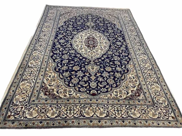 Perserteppich Nain 9LA mit Seide 300x200 cm - klassisches florales Design mit Bordüre, handgeknüpft