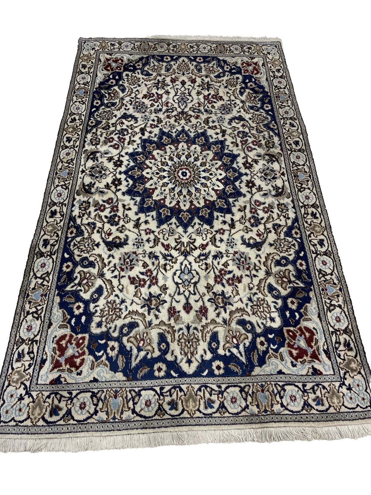 Beiger Top Nain Perserteppich 200x115 cm – Florales Design mit Medallion und dekorierten Ecken – Handgeknüpft, Perserteppich