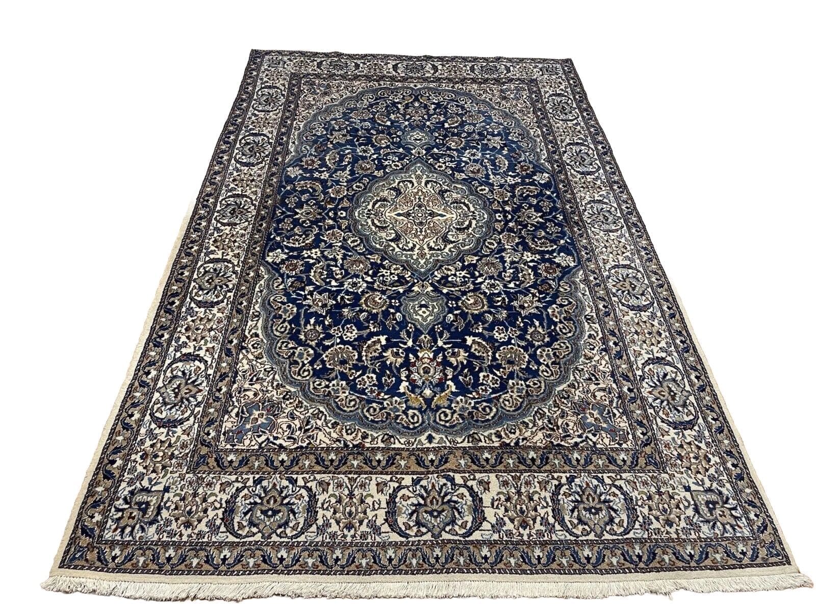 Eleganter Perserteppich Nain 9LA mit Seide, 300x200 cm, florales Design mit Bordüre – handgeknüpft