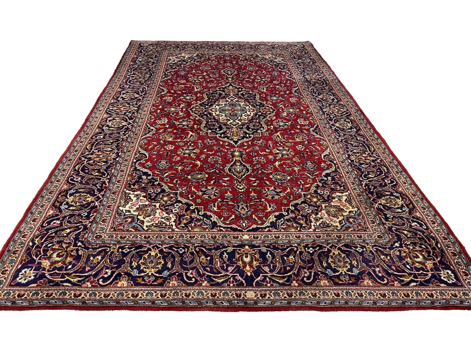 Perserteppich Kaschan 337x202 cm – Florales Design mit Medallion und dekorierten Ecken, Kurzflor, handgeknüpft