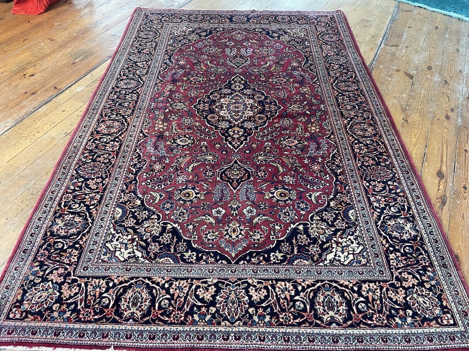 Eleganter Antiker Kashan Perserteppich 210x140 cm - Leuchtendes Rot, Feinster Flor, Medallion-Muster, Handgeknüpft