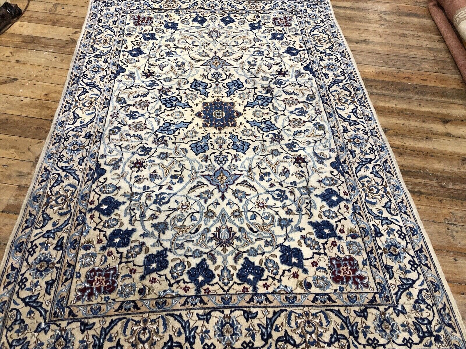 Beige Handgeknüpfter Top Nain Perserteppich mit Seide, 240x160 cm, Hochwertige Wolle, Exquisite Muster, 8mm Florhöhe, Fußbodenheizung geeignet - handgeknüpft, Perserteppich