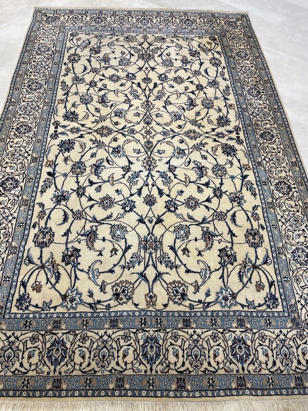 (Verkauft) Beige Handgeknüpfter Top Nain Perserteppich 250x160 cm - Florales Design mit Medallion und dekorierten Ecken - Traditionelles Muster, Florhöhe 1-3 cm - Handgeknüpft,...