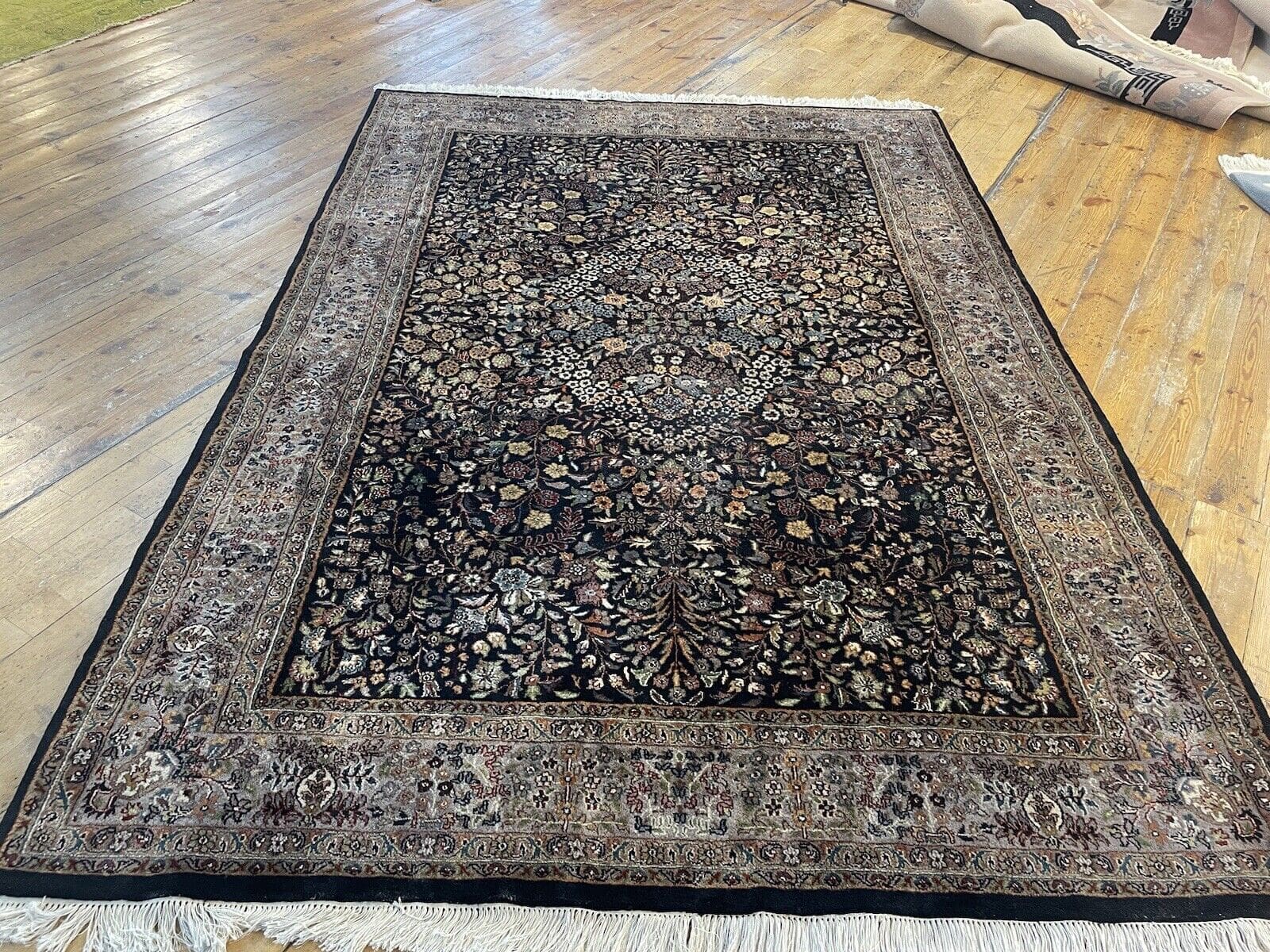Perserteppich 296x206 cm – Handgeknüpft, 12mm Florhöhe, Original Kaschmir von bester Qualität, detailreiche Bildmotive in lebendigem Blau