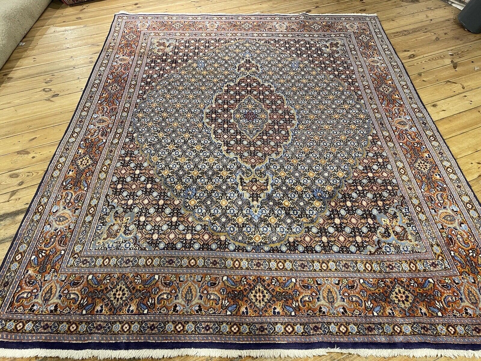 Original Perserteppich Moud mit Seide – Quadratisch 240x190 cm, 7mm Florhöhe, Fuβbodenheizung geeignet, Extra Klasse, Handgeknüpft, Perserteppich
