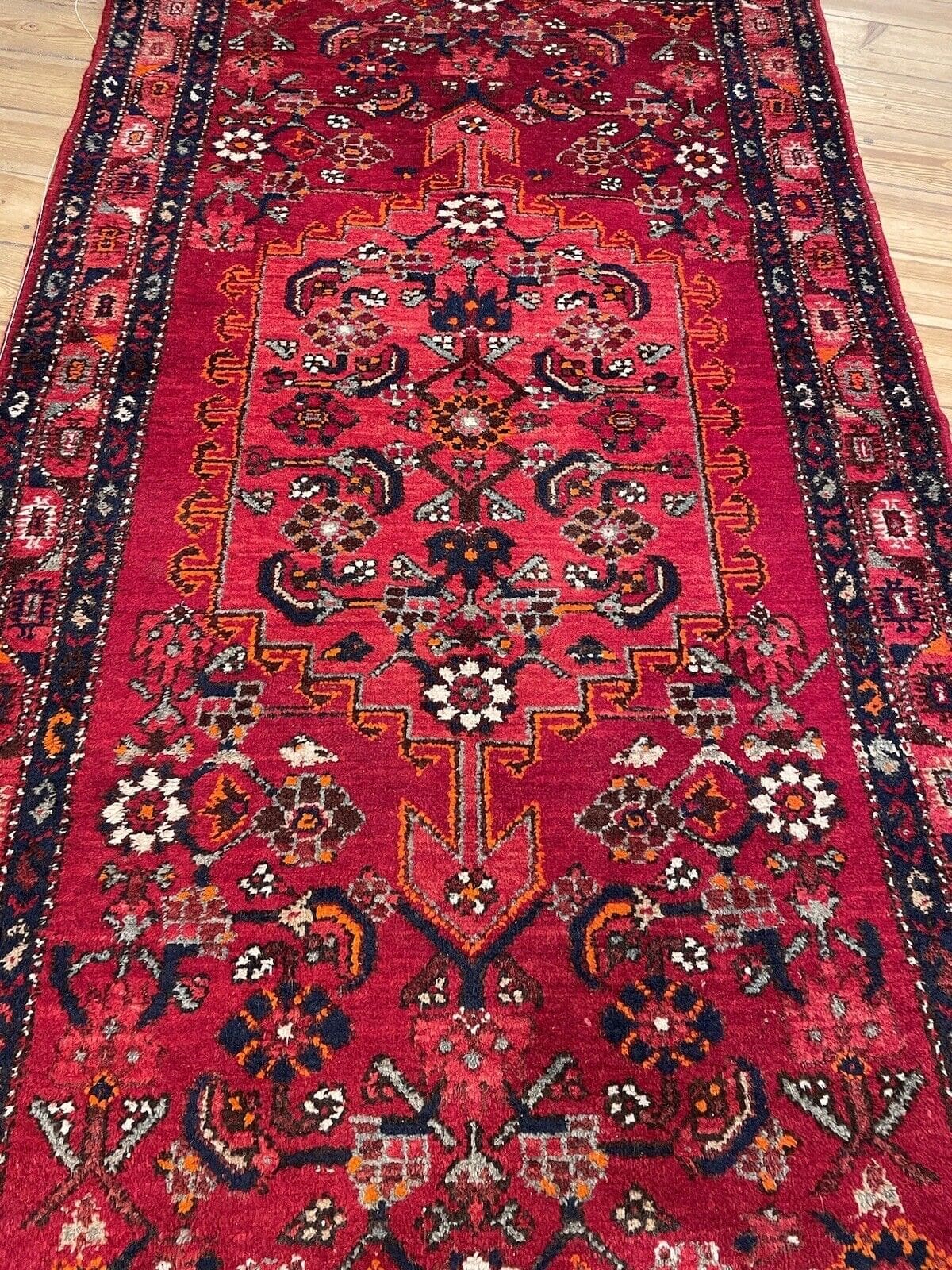 Perserteppich Antiker Hamadan 210x110 cm – Medallion-Design mit schmaler beige Bordüre, traditionelles Nomaden-Design, Florhöhe 5-9 mm, handgeknüpft