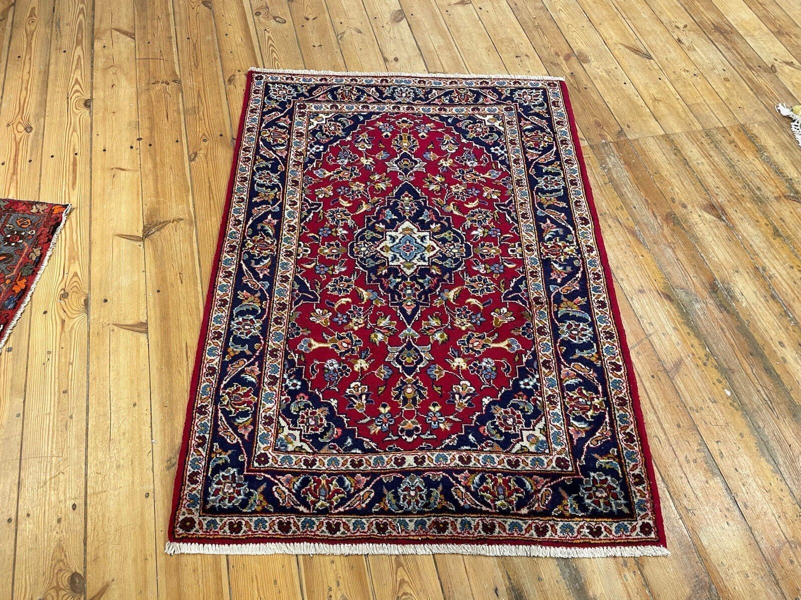 Antiker Goltogh/Bigar Perserteppich 150x100 cm – Seltenes Medaillon-Design mit schmaler beige Bordüre, handgeknüpft aus reiner Schurwolle – Rustikales Nomaden-Design, Florhöhe...