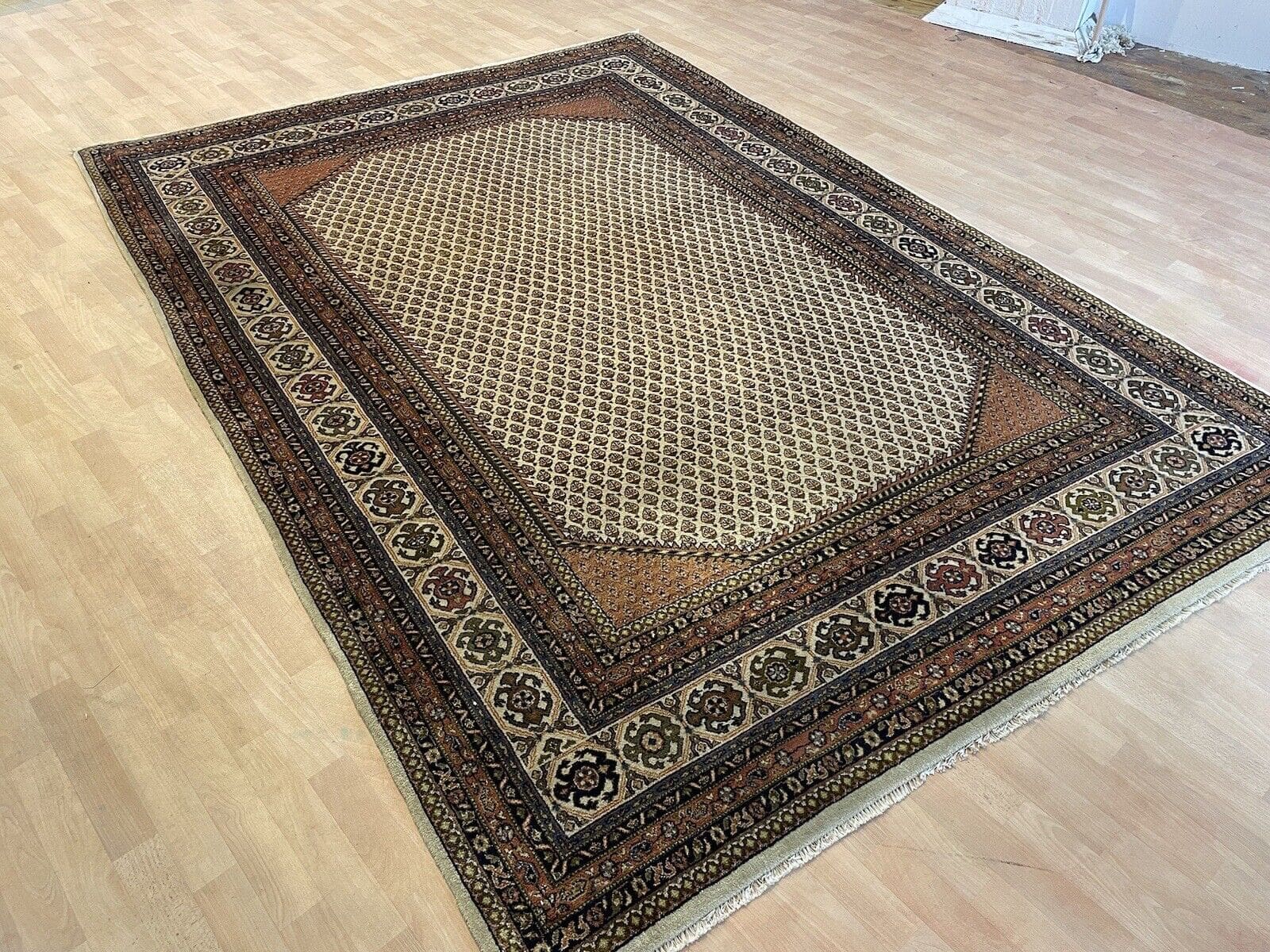 Original Mir Teppich 300x200 cm - Alter Sarough, Handgesponnene Knüpfung, Dezente Grau/Beige Farbe, Strapazierfähig, Geschwungene florale Ornamente - Handgeknüpft, Perserteppich