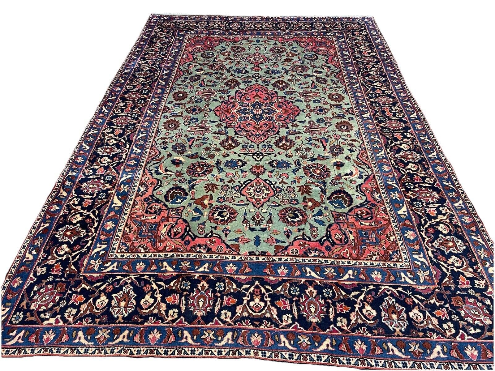 Seltener Perserteppich 305x205 cm - Medaillon-Muster in lebendigem Grün, 8 mm Florhöhe, handgeknüpft