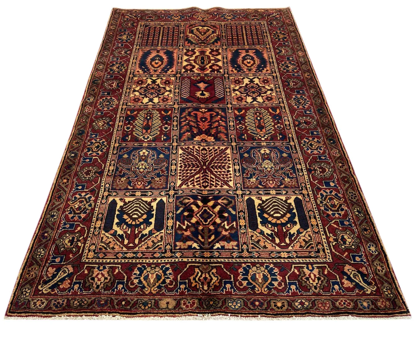 Bakhtiar Teppich 268 x 160 cm - 150.000 - 200.000 Knoten/m² - Widerstandsfähig mit Gartenmotiven in Rot, Braun und Creme - handgeknüpft - Perserteppich