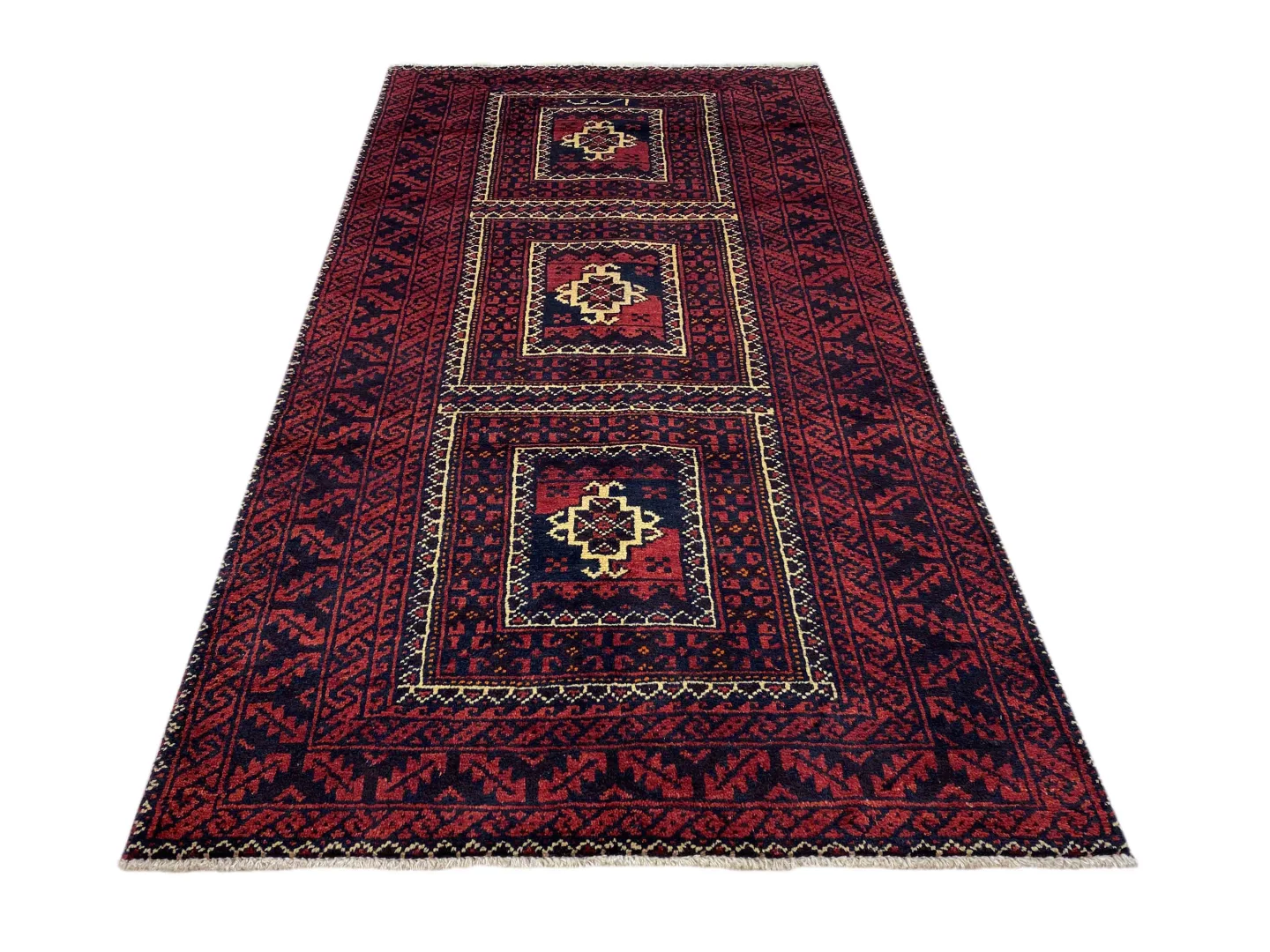 Belutsch Perserteppich 230 x 118 cm, Knotendichte 120.000 - 250.000 Knoten/m², handgeknüpft