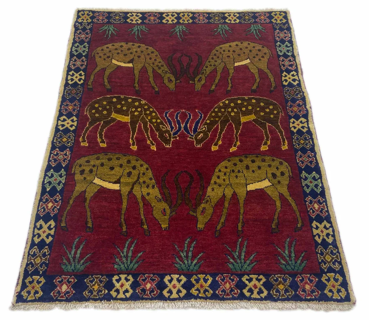 Gabbeh 148 x 112 cm - Gabbeh Shuli mit fantasievollen Mustern, 90.000 - 180.000 Knoten/m², handgeknüpft, Perserteppich