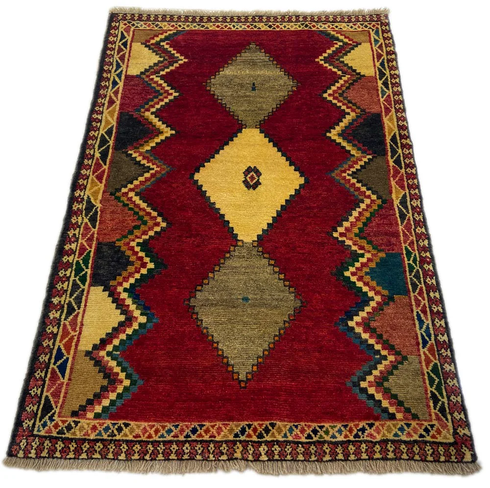 Gabbeh - Shuli Teppich 150 x 103 cm, Knotendichte 90.000 - 180.000/m², Ausgefallene Muster auf glanzvoller Schurwolle, handgeknüpft, Perserteppich