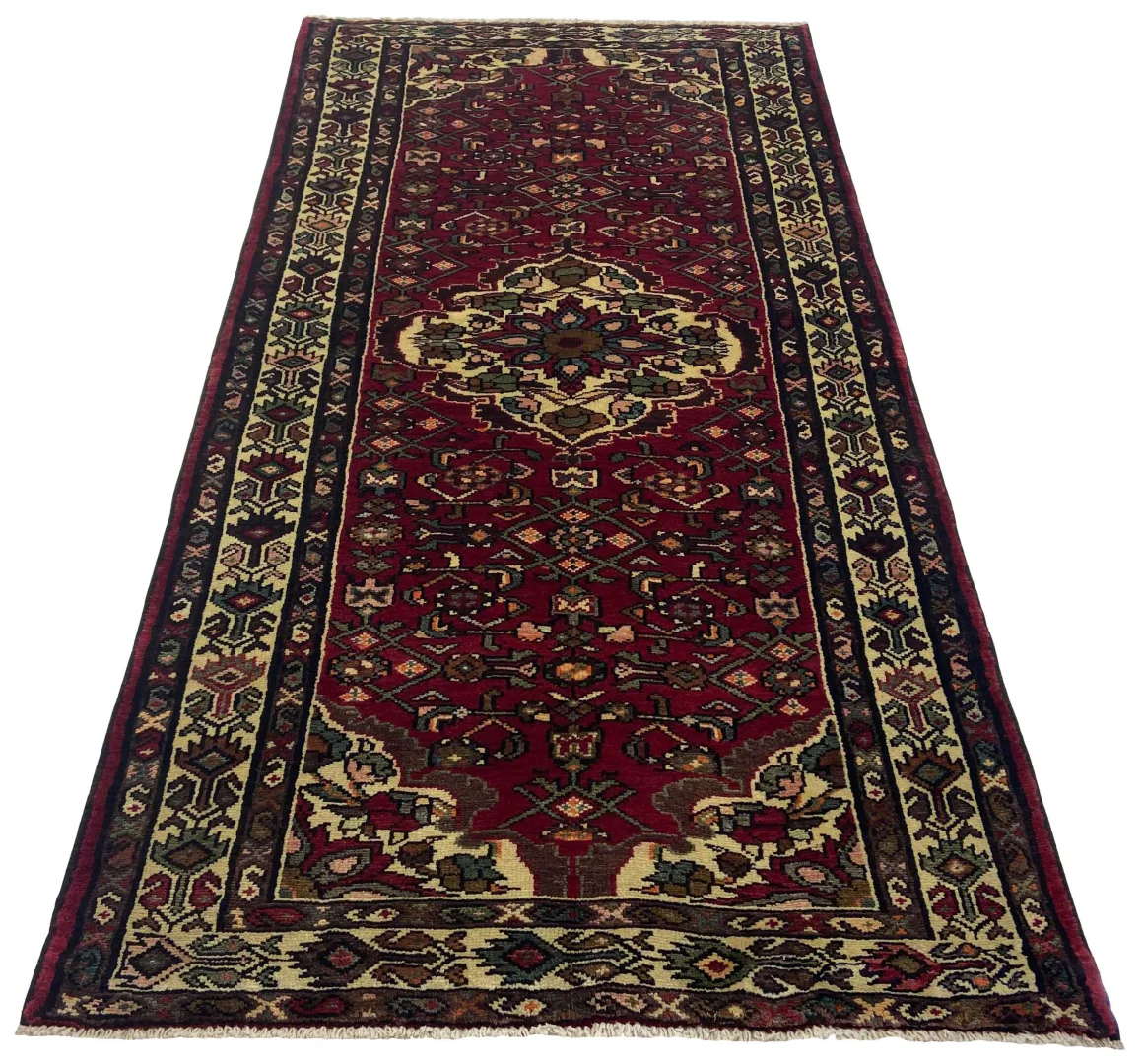 Perserteppich Hosseinabad 238 x 120 cm - 200.000 - 250.000 Knoten/m², hohe Knüpfdichte, strapazierfähig, rautenförmiges Medaillon, rot bis dunkelrot, handgeknüpft Läufer