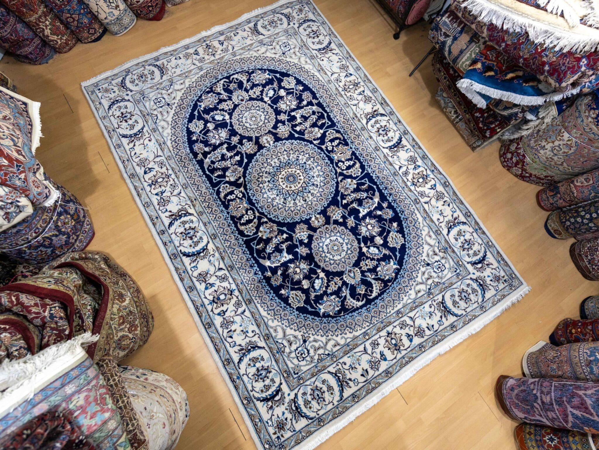 W1(#410) 300x205cm Handgeknüpfter Nain Kashmari 12La Perserteppich | Lachak-Toranj Medaillon mit Seide