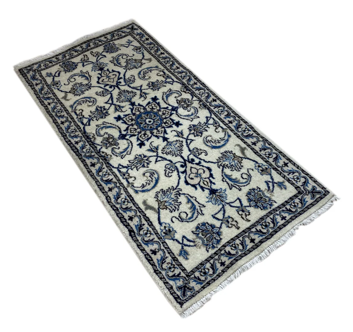 Handgeknüpfter Nain Teppich 140 x 68 cm florales Medaillon, Orientteppich