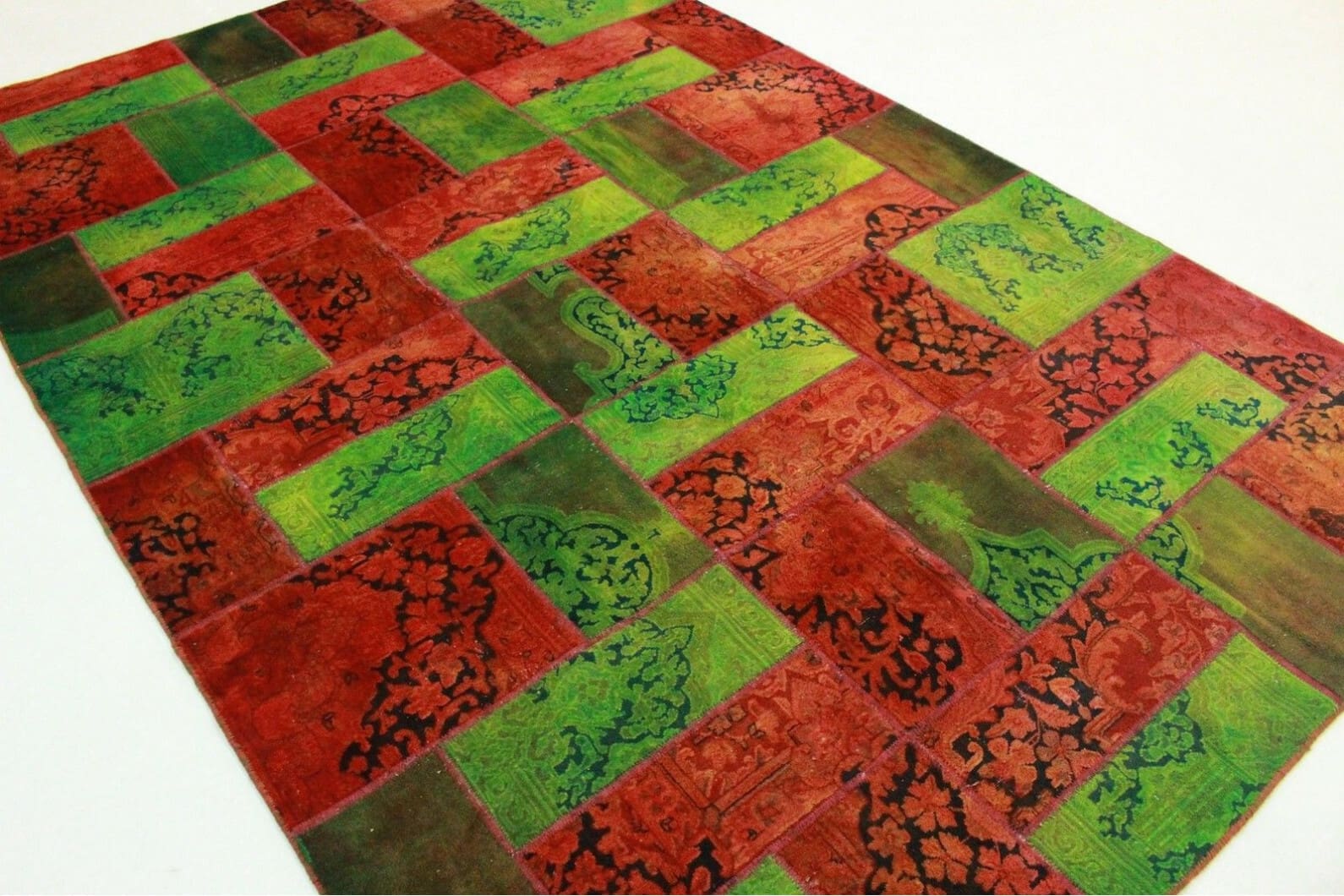 Patchwork Teppich 310x221cm grün rot, handgeknüpft, Designer-Teppich