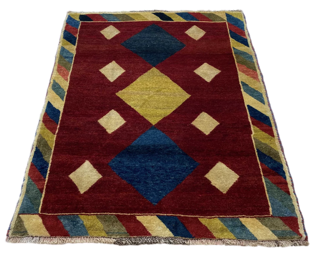 Gabbeh - Shuli 143 x 106 cm, Kunstwerk in Rot, Beige, handgeknüpft