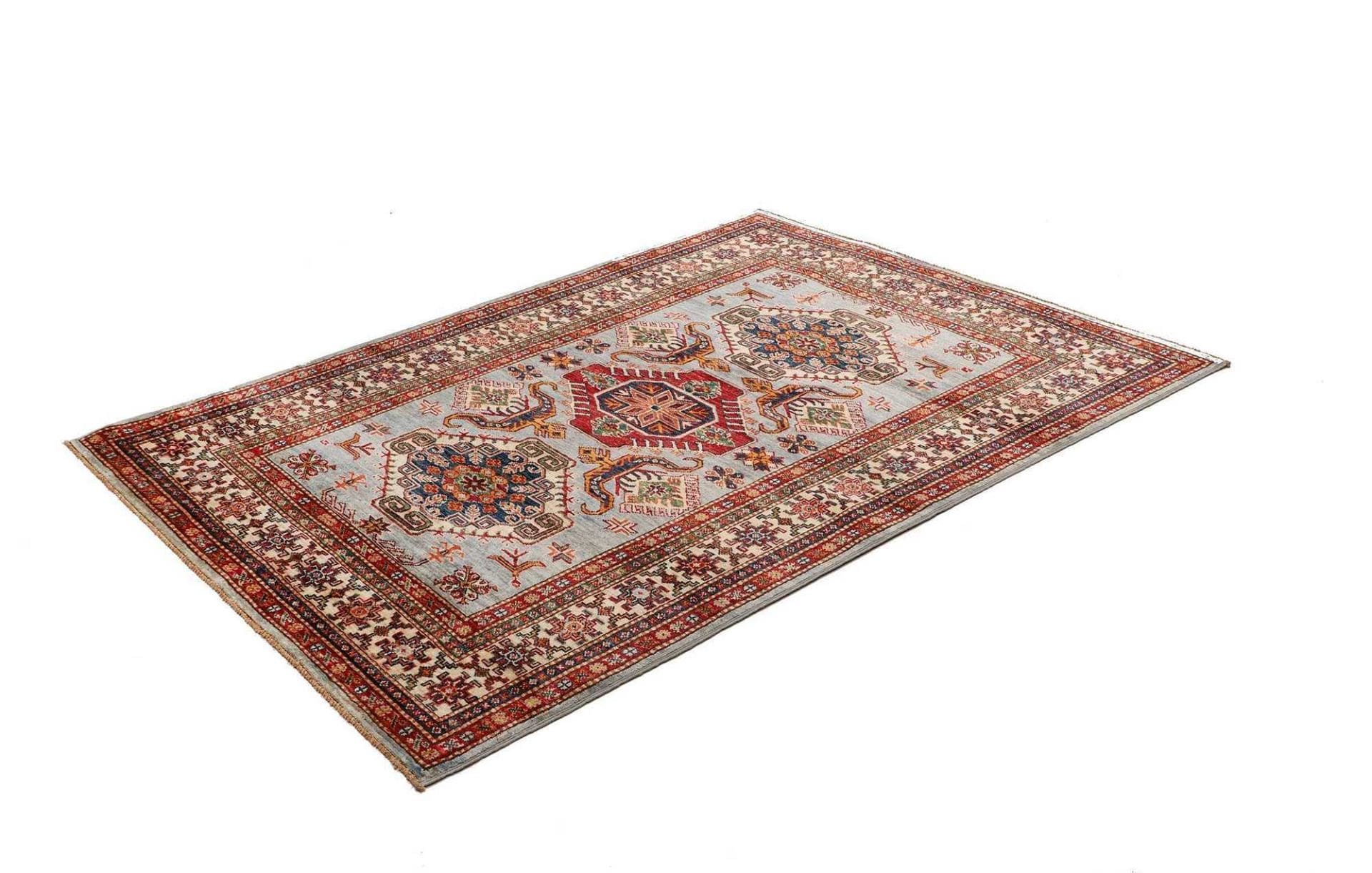 Kazak Teppich 127 x 174cm, geometrisches Muster, handgeknüpft