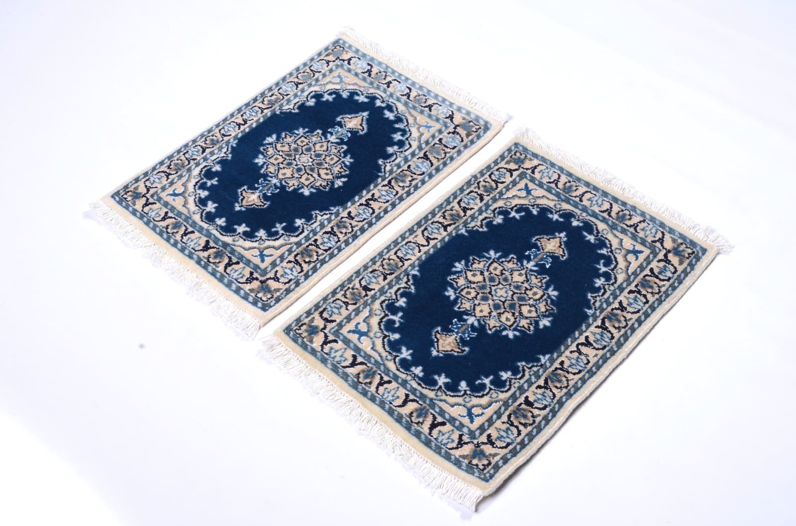 Handgeknüpfter Perserteppich Nain 62 x 41 cm, 300.000 Knoten, Royalblau