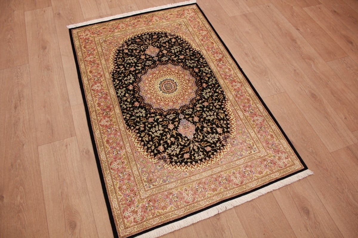 Schwarzer Seidenteppich Ghom 147x96 cm, feine Motive, handgeknüpft