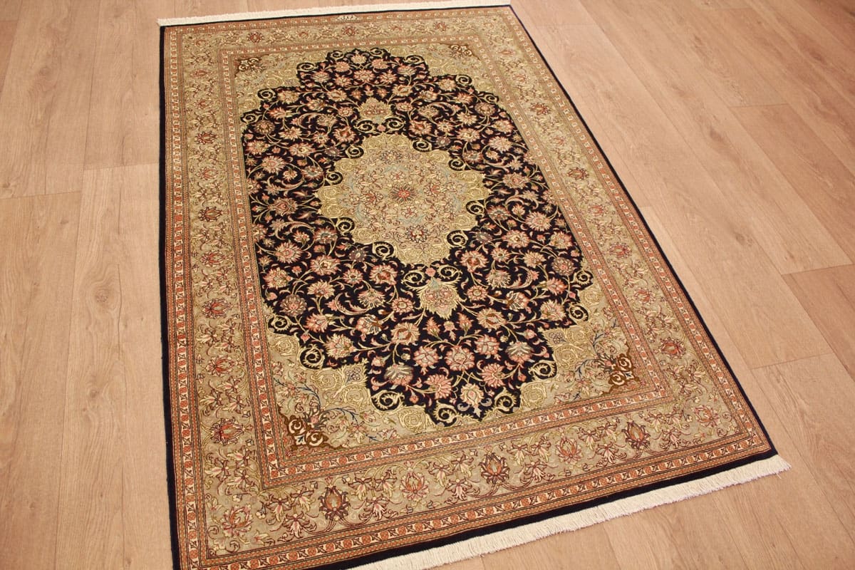 Ghom Seidenteppich Dunkelblau 151x101 cm, feine Muster, handgeknüpft