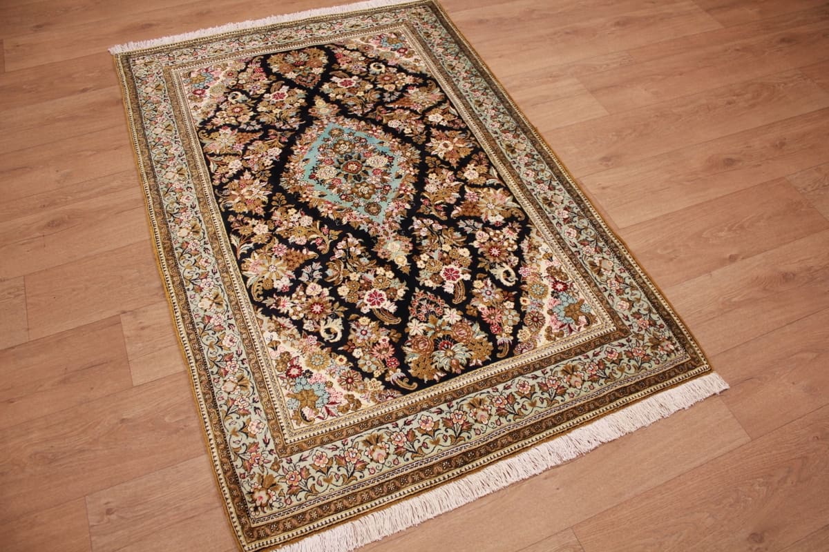 Seidenteppich Ghom 154x101 cm, naturfarbene Motive, handgeknüpft