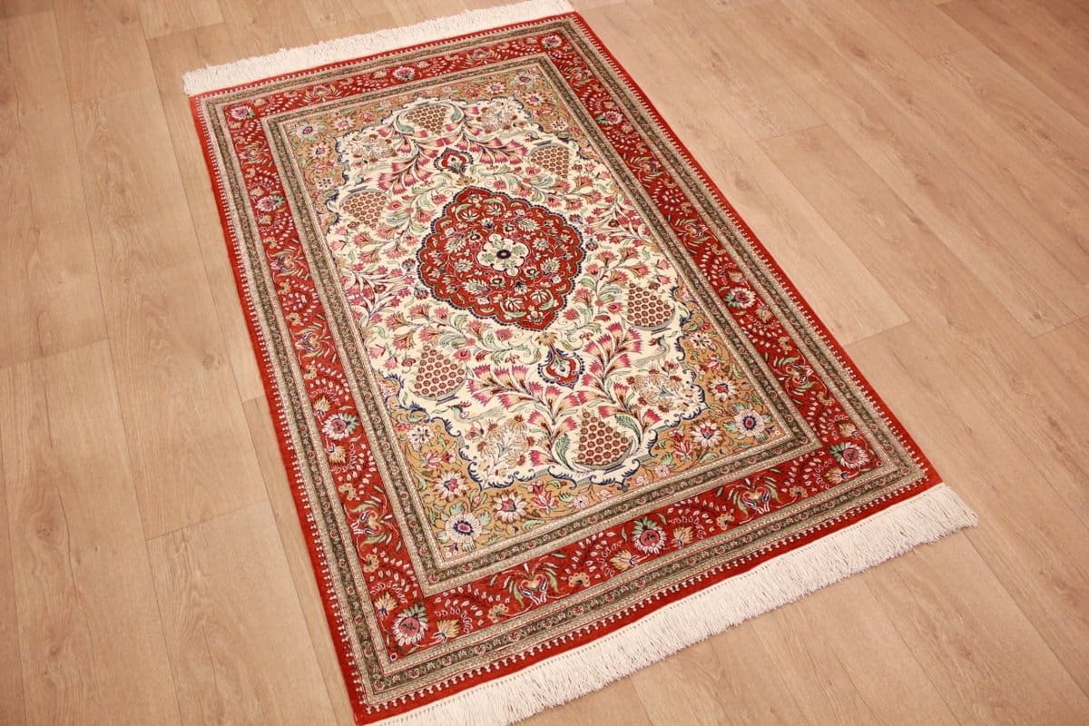 Ghom Seidenteppich 153x101 cm Beige, feingliedrig, handgeknüpft