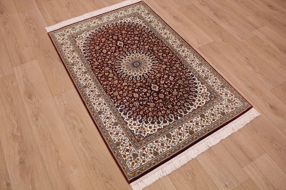 Reiner Seidenteppich Ghom rot 155x103 cm, harmonische Farben, handgeknüpft