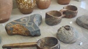 Etnografisches Museum von Machatschkala: wunderschöne Teppiche und alte Damenkostüme