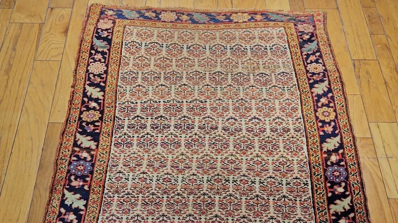 Persischer Bidjar-Läufer aus dem 19. Jahrhundert mit durchgehendem Paisley-Muster in Elfenbein und Marineblau, @thepersianknot SKU 1410