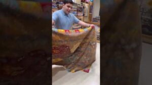 3 Meter Teppich der bekannten Marke, komplett aus Seide, Qom, in verschiedenen Farben. Wenn der Beitrag hilfreich war, liken und folgen!