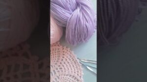 Die Wollen, die wir für unsere Wollteppiche verwenden können: Babywolle, Perlé, Perlita, Baumwollgarn.