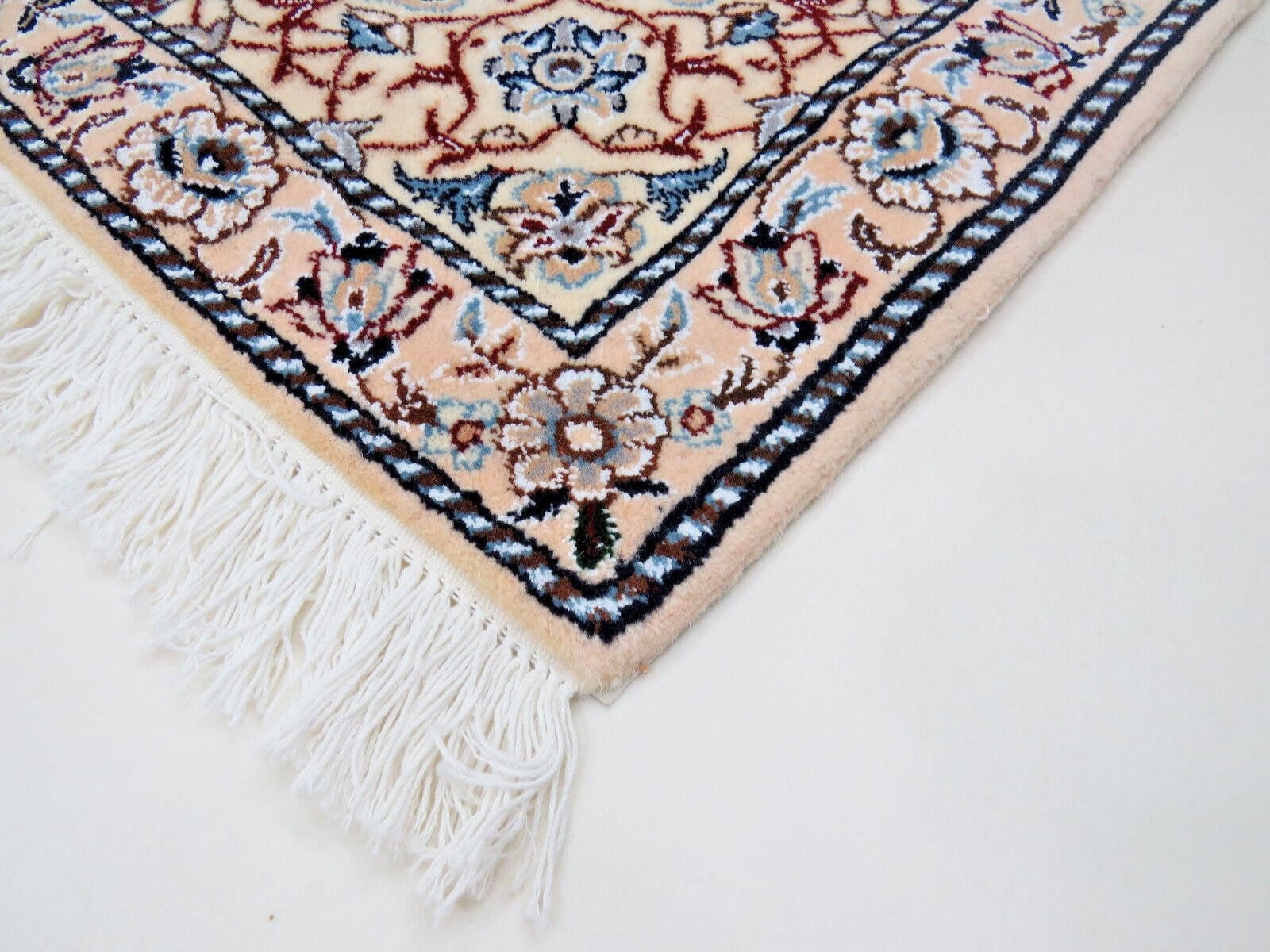 Perserteppich Nain 116 x 88 cm Schurwolle & Seide handgeknüpft neu