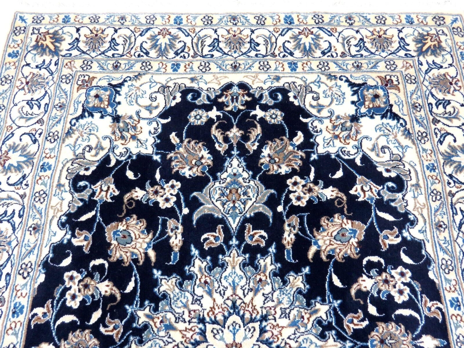 Perserteppich Nain 202 x 145 cm Schurwolle & Seide handgeknüpft