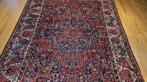 Übergroßer Vintage Persischer Bakhtiari im geometrischen Muster in Bordeaux, Elfenbein, Französischblau, Gelb 1968