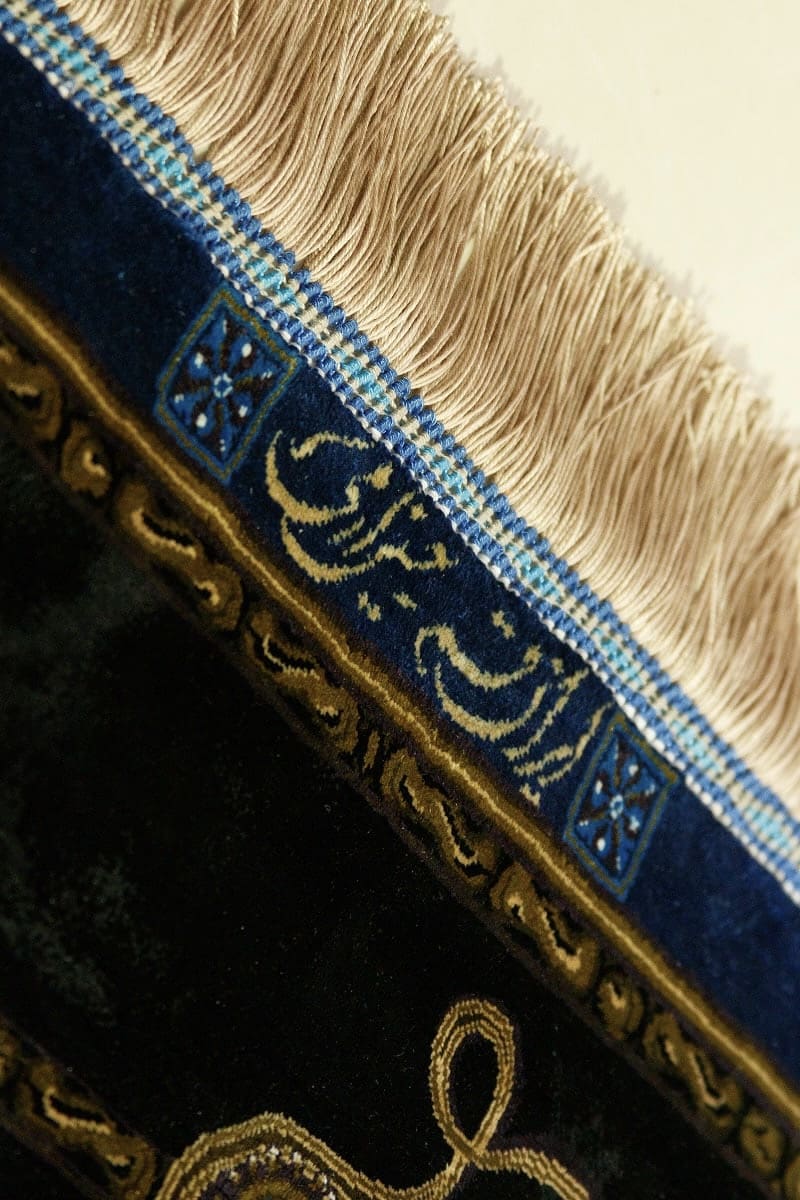 Të përgjithshme (Markë dhe Origjina): Qilim Erami Erami Ghom Hossein Erami Qilim mëndafshi Erami Qilim mëndafshi Ghom Qilim mëndafshi persian Qilim i lidhur me dorë Irani Luxonaria Qilima Partner Arti i Qilimave Persian Qim Qilim mëndafshi Qom Dizajni dhe Cilësia: I lidhur me dorë nga mëndafshi i pastër Qilim persian më i mirë Qilim luksoz për dizajn të brendshëm Modele klasike Ghom Stoli persiane Dekor ekskluziv për shtëpi Artizanat persian Elegancë e përjetshme në mëndafsh Qilim mëndafshi për ambiente luksoze të brendshme Artikull koleksionisti Historia dhe Trashëgimia e Qilimave Persian: Arti i qilimave për breza Trashëgimia e Endjes Persian Tradita e Familjes Erami Prodhuar në Qom që nga viti 1930 Artizanat iranian Dizajn autentik persian Tradita takon Artin Modern persian të Endjes së Mëndafshit Të përgjithshme (Markë dhe Origjina): Qilim Erami Erami Ghom Hossein Erami Qilim mëndafshi Erami Qilim mëndafshi Ghom Qilim mëndafshi persian Qilim i lidhur me dorë Irani Luxonaria Qilima Partner Arti i Qilimave Persian Qim Qilim mëndafshi Qom Dizajni dhe Cilësia: I lidhur me dorë nga mëndafshi i pastër Qilim persian më i mirë Qilim luksoz për dizajn të brendshëm Modele klasike Ghom Stoli persiane Dekor ekskluziv për shtëpi Artizanat persian Elegancë e përjetshme në mëndafsh Qilim mëndafshi për ambiente luksoze të brendshme Artikull koleksionisti Historia dhe Trashëgimia e Qilimave Persian: Arti i qilimave për breza Trashëgimia e Endjes Persian Tradita e Familjes Erami Prodhuar në Qom që nga viti 1930 Artizanat iranian Dizajn autentik persian Tradita takon Artin Modern persian të Endjes së Mëndafshit