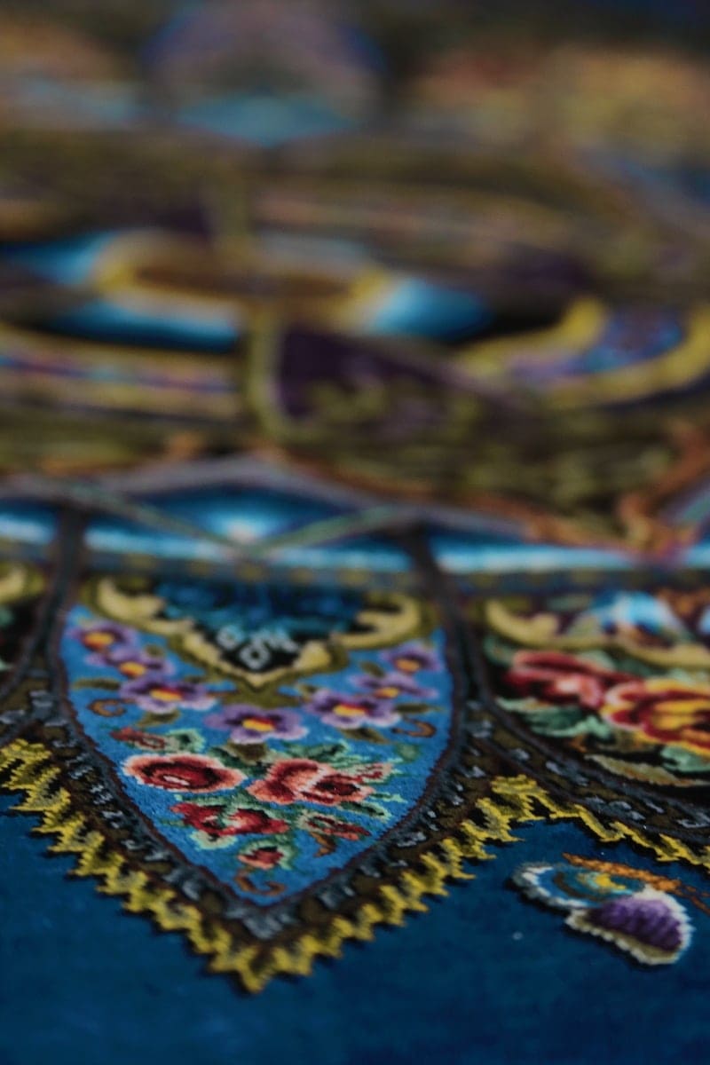 Qilim Erami Kryevepër e Qilimave Origjinalë të Mëndafshtë Erami Ghom nga Hossein Erami Koleksioni i Qilimave Persik të Mëndafshtë Erami Qilim mëndafshi Ghom i punuar me dorë Qilim mëndafshi origjinal persik nga Qom Qilim luksoz nga Irani – Punuar me dorë Partner Zyrtar: Luxonaria Carpet Bazaar Arti i Endjes së Qilimave Persik Qilim mëndafshi Qom – Kryevepër Persik ✨ Dizajn & Cilësi I lidhur me dorë nga mëndafshi natyral më i mirë Qilim ekskluziv luksoz persian Qilim premium për dizajn të brendshëm Modele klasike Ghom në mëndafsh Stoli persiane me elegancë moderne Dekor shtëpie me cilësi të lartë nga Persia Mjeshtëri mjeshtërore nga Irani Elegancë e përjetshme në mëndafsh Qilim mëndafshi për ambiente të sofistikuara Artikull për koleksionist – Qilim mëndafshi persian 🌿 Histori & Trashëgimi Arti i qilimave i transmetuar brez pas brezi Trashëgimia e qilimave persian që nga viti 1930 Tradita e familjes Erami I lidhur me dorë në Qom – Që nga viti 1930 Mjeshtëri iraniane në përsosmëri Dizajn autentik persian Tradita takon inovacionin Arti i endjes së mëndafshit persian Qilim Erami Kryevepër e Qilimave Origjinalë të Mëndafshtë Erami Ghom nga Hossein Erami Koleksioni i Qilimave Persik të Mëndafshtë Erami Qilim mëndafshi Ghom i punuar me dorë Qilim mëndafshi origjinal persik nga Qom Qilim luksoz nga Irani – Punuar me dorë Partner Zyrtar: Luxonaria Carpet Bazaar Arti i Endjes së Qilimave Persik Qilim mëndafshi Qom – Kryevepër Persik ✨ Dizajn & Cilësi I lidhur me dorë nga mëndafshi natyral më i mirë Qilim ekskluziv luksoz persian Qilim premium për dizajn të brendshëm Modele klasike Ghom në mëndafsh Stoli persiane me elegancë moderne Dekor shtëpie me cilësi të lartë nga Persia Mjeshtëri mjeshtërore nga Irani Elegancë e përjetshme në mëndafsh Qilim mëndafshi për ambiente të sofistikuara Artikull për koleksionist – Qilim mëndafshi persian 🌿 Histori & Trashëgimi Arti i qilimave i transmetuar brez pas brezi Trashëgimia e qilimave persian që nga viti 1930 Tradita e familjes Erami I lidhur me dorë në Qom – Që nga viti 1930 Mjeshtëri iraniane në përsosmëri Dizajn autentik persian Tradita takon inovacionin Arti i endjes së mëndafshit persian