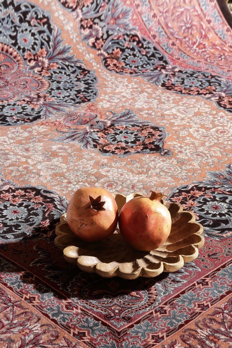 Qilim Erami Ghom Qilim mëndafshi persian Erami Qilim origjinal mëndafshi Erami nga Ghom Qilim i lidhur me dorë Erami Irani Koleksioni i qilimave Erami – Qilima mëndafshi Qom Tradita e qilimave familjar Hossein Erami Qilim mëndafshi persian nga Erami Qilim i punuar me dorë Erami – Prodhuar në Iran Luxonaria Carpet Bazaar x Partneriteti Erami Qilim mëndafshi Ghom – Kryevepër e Erami Qilim me nënshkrimin e Erami – Qom, Iran Qilim autentik persian nga Erami Erami Carpet Workshop Qilim arti persian Qom nga familja Erami ✨ Dizajni, cilësia dhe materiali (karakteristikat e produktit + Dizajni dhe luksi termat e kërkimit) I lidhur me dorë nga 100% mëndafsh i pastër Qilima ekskluzivë prej mëndafshi persian Qilim më i mirë prej mëndafshi Ghom për ambiente luksoze Qilim mëndafshi persian – Kryevepër e endur me dorë Modele klasike prej Ghom në mëndafsh Stoli dhe dizajne lulesh persiane Qilim luksoz për dizajn dhe dekorim të brendshëm Artizanat nga Persia – Mëndafsh dhe precizion Nyje e hollë – Qilim mëndafshi persian Elegancë e përjetshme në mëndafsh iranian Art i hollë qilimash për dizajn ekskluziv të shtëpisë Qilim i lidhur me dorë – Art qilimi persian me cilësi premium – Qilim mëndafshi tradicional dhe modern me autenticitet Artikull për Koleksionistë me Dizajn Qom – Qilim Persik me Edicion të Limituar, i Endur me Dorë, Qilim Luksoz Mëndafshi nga Qom, Qilim Persik i Finesë, mëndafsh – Trashëgimia Erami, Mjeshtëri Mjeshtërie nga Qom, Endje Origjinale Mëndafshi nga Punëtoria Erami 🌿 Histori, Trashëgimi dhe Kulturë (Tradita, Historia Familjare, Origjina dhe Vlerat) Breza të Kulturës së Qilimave Iraniane, Trashëgimia e Endjes Persiane që nga viti 1930, Tradita dhe Inovacioni – Familja Erami, Trashëgimia e Qilimave Erami – Përsosmëri e Endur me Dorë, Artizanat Iranian me Vizion Modern, Arti i Endjes së Mëndafshit Persian – Tradita Erami, Familja e Mjeshtrave Endës nga Qom, Punuar me Dorë me Pasion dhe Trashëgimi, Historia e Qilimave Persian – Linja Erami, Dizajn Autentik Persian nga Vëllezërit Erami, Arti i Qilimave Persian – Tradita Takon Modernitetin që nga viti 1930 – Qilima Mëndafshi Erami nga Qom, Qilima Persikë Mëndafshi të Punuar me Dorë për Koleksionistë, Endës Mjeshtra Persianë të Familjes Erami, Art i Përjetshëm i Endjes së Qilimave të Mëndafshit, Irani Partneritet në Evropë me Erami Carpet – Arti i Qilimave të Mëndafshit Qom