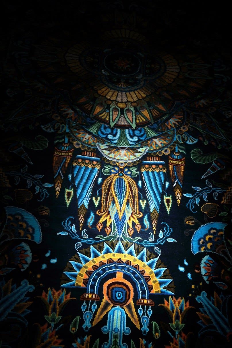Qilim Erami Ghom Qilim mëndafshi persian Erami Qilim origjinal mëndafshi Erami nga Ghom Qilim i lidhur me dorë Erami Irani Koleksioni i qilimave Erami – Qilima mëndafshi Qom Tradita e qilimave familjar Hossein Erami Qilim mëndafshi persian nga Erami Qilim i punuar me dorë Erami – Prodhuar në Iran Luxonaria Carpet Bazaar x Partneriteti Erami Qilim mëndafshi Ghom – Kryevepër e Erami Qilim me nënshkrimin e Erami – Qom, Iran Qilim autentik persian nga Erami Erami Carpet Workshop Qilim arti persian Qom nga familja Erami ✨ Dizajni, cilësia dhe materiali (karakteristikat e produktit + Dizajni dhe luksi termat e kërkimit) I lidhur me dorë nga 100% mëndafsh i pastër Qilima ekskluzivë prej mëndafshi persian Qilim më i mirë prej mëndafshi Ghom për ambiente luksoze Qilim mëndafshi persian – Kryevepër e endur me dorë Modele klasike prej Ghom në mëndafsh Stoli dhe dizajne lulesh persiane Qilim luksoz për dizajn dhe dekorim të brendshëm Artizanat nga Persia – Mëndafsh dhe precizion Nyje e hollë – Qilim mëndafshi persian Elegancë e përjetshme në mëndafsh iranian Art i hollë qilimash për dizajn ekskluziv të shtëpisë Qilim i lidhur me dorë – Art qilimi persian me cilësi premium – Qilim mëndafshi tradicional dhe modern me autenticitet Artikull për Koleksionistë me Dizajn Qom – Qilim Persik me Edicion të Limituar, i Endur me Dorë, Qilim Luksoz Mëndafshi nga Qom, Qilim Persik i Finesë, mëndafsh – Trashëgimia Erami, Mjeshtëri Mjeshtërie nga Qom, Endje Origjinale Mëndafshi nga Punëtoria Erami 🌿 Histori, Trashëgimi dhe Kulturë (Tradita, Historia Familjare, Origjina dhe Vlerat) Breza të Kulturës së Qilimave Iraniane, Trashëgimia e Endjes Persiane që nga viti 1930, Tradita dhe Inovacioni – Familja Erami, Trashëgimia e Qilimave Erami – Përsosmëri e Endur me Dorë, Artizanat Iranian me Vizion Modern, Arti i Endjes së Mëndafshit Persian – Tradita Erami, Familja e Mjeshtrave Endës nga Qom, Punuar me Dorë me Pasion dhe Trashëgimi, Historia e Qilimave Persian – Linja Erami, Dizajn Autentik Persian nga Vëllezërit Erami, Arti i Qilimave Persian – Tradita Takon Modernitetin që nga viti 1930 – Qilima Mëndafshi Erami nga Qom, Qilima Persikë Mëndafshi të Punuar me Dorë për Koleksionistë, Endës Mjeshtra Persianë të Familjes Erami, Art i Përjetshëm i Endjes së Qilimave të Mëndafshit, Irani Partneritet në Evropë me Erami Carpet – Arti i Qilimave të Mëndafshit Qom