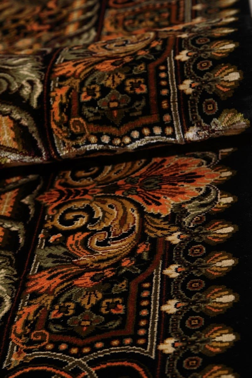 Qilim Erami Ghom Qilim mëndafshi persian Erami Qilim origjinal mëndafshi Erami nga Ghom Qilim i lidhur me dorë Erami Irani Koleksioni i qilimave Erami – Qilima mëndafshi Qom Tradita e qilimave familjar Hossein Erami Qilim mëndafshi persian nga Erami Qilim i punuar me dorë Erami – Prodhuar në Iran Luxonaria Carpet Bazaar x Partneriteti Erami Qilim mëndafshi Ghom – Kryevepër e Erami Qilim me nënshkrimin e Erami – Qom, Iran Qilim autentik persian nga Erami Erami Carpet Workshop Qilim arti persian Qom nga familja Erami ✨ Dizajni, cilësia dhe materiali (karakteristikat e produktit + Dizajni dhe luksi termat e kërkimit) I lidhur me dorë nga 100% mëndafsh i pastër Qilima ekskluzivë prej mëndafshi persian Qilim më i mirë prej mëndafshi Ghom për ambiente luksoze Qilim mëndafshi persian – Kryevepër e endur me dorë Modele klasike prej Ghom në mëndafsh Stoli dhe dizajne lulesh persiane Qilim luksoz për dizajn dhe dekorim të brendshëm Artizanat nga Persia – Mëndafsh dhe precizion Nyje e hollë – Qilim mëndafshi persian Elegancë e përjetshme në mëndafsh iranian Art i hollë qilimash për dizajn ekskluziv të shtëpisë Qilim i lidhur me dorë – Art qilimi persian me cilësi premium – Qilim mëndafshi tradicional dhe modern me autenticitet Artikull për Koleksionistë me Dizajn Qom – Qilim Persik me Edicion të Limituar, i Endur me Dorë, Qilim Luksoz Mëndafshi nga Qom, Qilim Persik i Finesë, mëndafsh – Trashëgimia Erami, Mjeshtëri Mjeshtërie nga Qom, Endje Origjinale Mëndafshi nga Punëtoria Erami 🌿 Histori, Trashëgimi dhe Kulturë (Tradita, Historia Familjare, Origjina dhe Vlerat) Breza të Kulturës së Qilimave Iraniane, Trashëgimia e Endjes Persiane që nga viti 1930, Tradita dhe Inovacioni – Familja Erami, Trashëgimia e Qilimave Erami – Përsosmëri e Endur me Dorë, Artizanat Iranian me Vizion Modern, Arti i Endjes së Mëndafshit Persian – Tradita Erami, Familja e Mjeshtrave Endës nga Qom, Punuar me Dorë me Pasion dhe Trashëgimi, Historia e Qilimave Persian – Linja Erami, Dizajn Autentik Persian nga Vëllezërit Erami, Arti i Qilimave Persian – Tradita Takon Modernitetin që nga viti 1930 – Qilima Mëndafshi Erami nga Qom, Qilima Persikë Mëndafshi të Punuar me Dorë për Koleksionistë, Endës Mjeshtra Persianë të Familjes Erami, Art i Përjetshëm i Endjes së Qilimave të Mëndafshit, Irani Partneritet në Evropë me Erami Carpet – Arti i Qilimave të Mëndafshit Qom