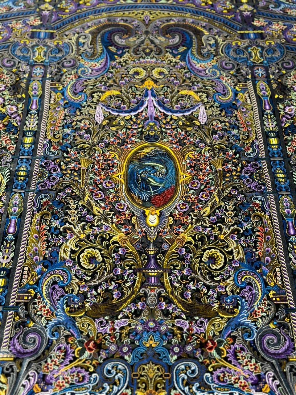 Imazh në WhatsApp 2025-10-18 në 16.36.16_021b37a4 Partneritet në Evropë me Erami Carpet – Arti i Qilimave të Mëndafshit Qom
