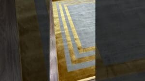 Moderner grauer Teppich mit Kante. Preis in den Kommentaren.