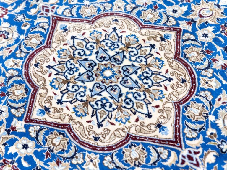 273×164 cm Nain 9La Top Perserteppich „Zentralmedaillon – Blauton“ | 4,47 m² | 40 Raj | 360000 Knoten/m² | Hochwertige Schurwolle W1(#424)