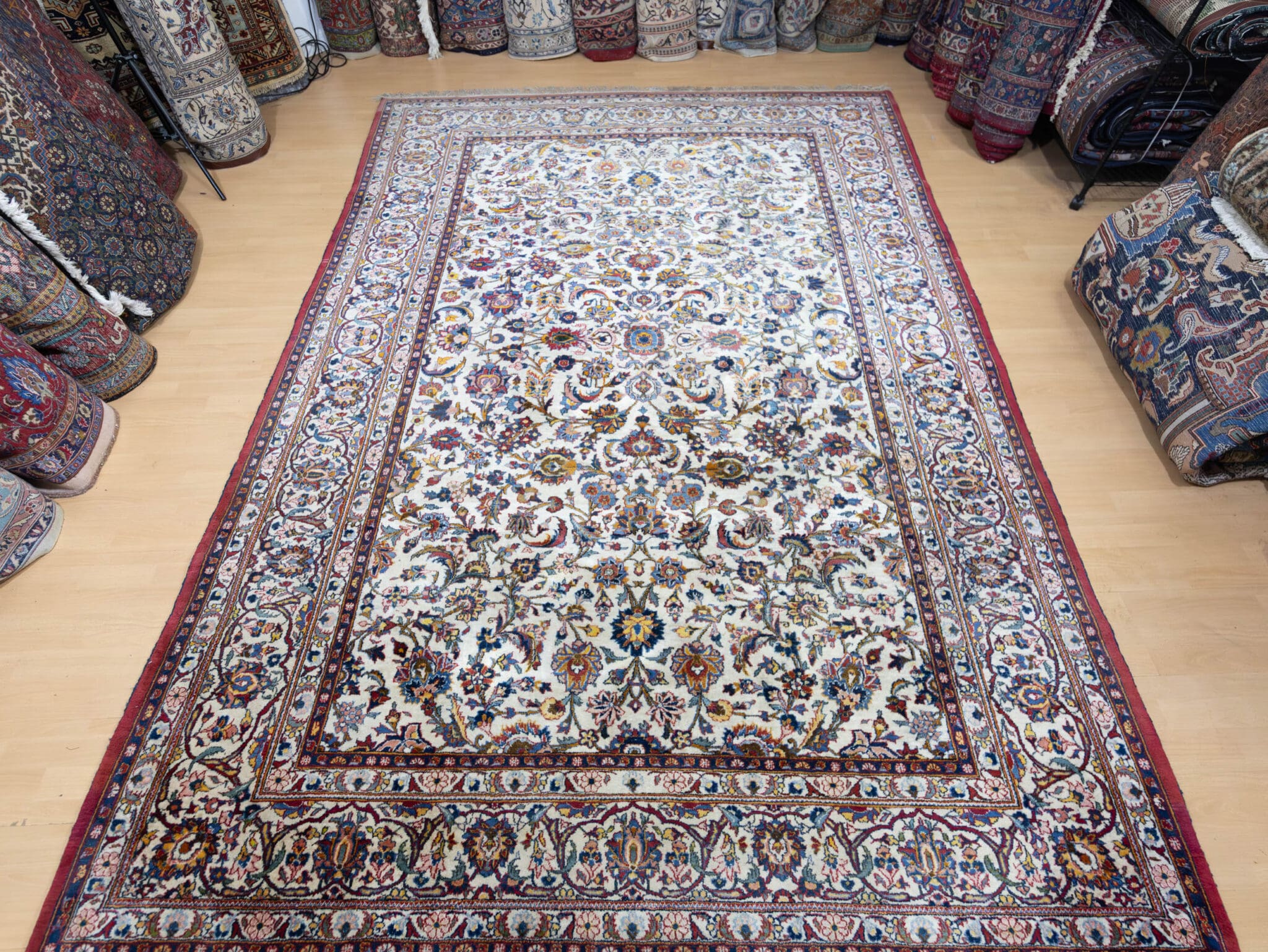 (Verkauft) 297×213cm ORIGINAL Handgeknüpfter iranischer Kashan Perserteppich – Florale Motive – Seltene doppelte Randfarbe – Patina – ca. 1970–1980 W1(#433)