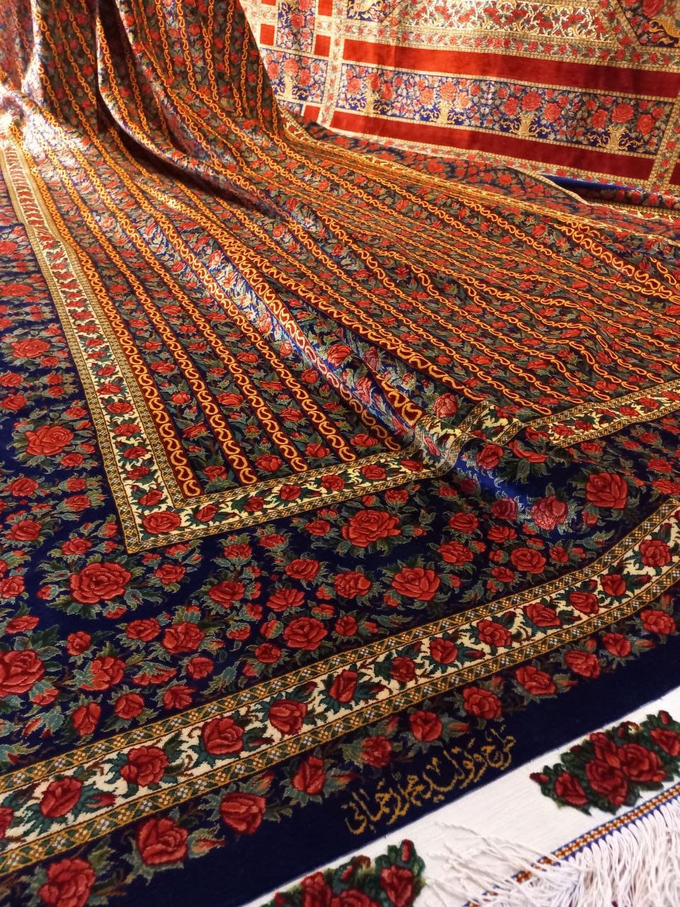 Rahmani Rose Ghom Qom Seidenteppich 4 Pertnerschaft in Europa mit Rahmani Rose Carpet – Der moderne Klassiker der Qom Seidenteppiche