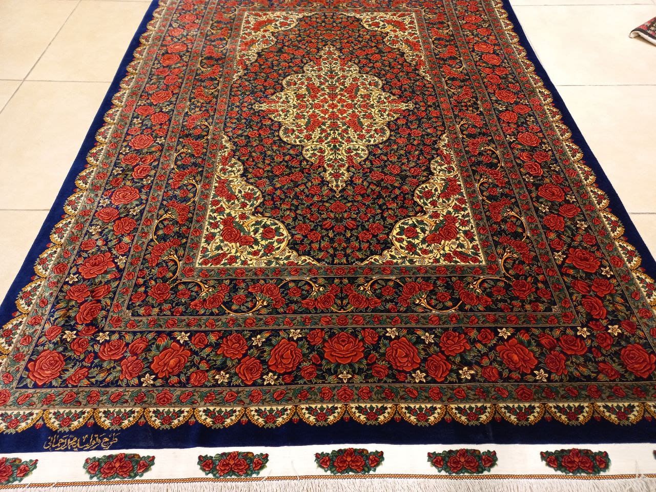 Rahmani Rose Ghom Qom Seidenteppich 25 Pertnerschaft in Europa mit Rahmani Rose Carpet – Der moderne Klassiker der Qom Seidenteppiche