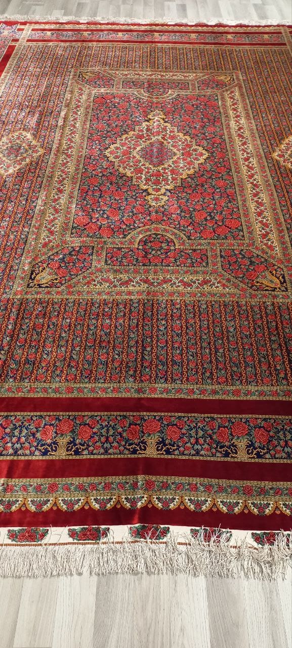 Rahmani Rose Ghom Qom Seidenteppich 31 Pertnerschaft in Europa mit Rahmani Rose Carpet – Der moderne Klassiker der Qom Seidenteppiche