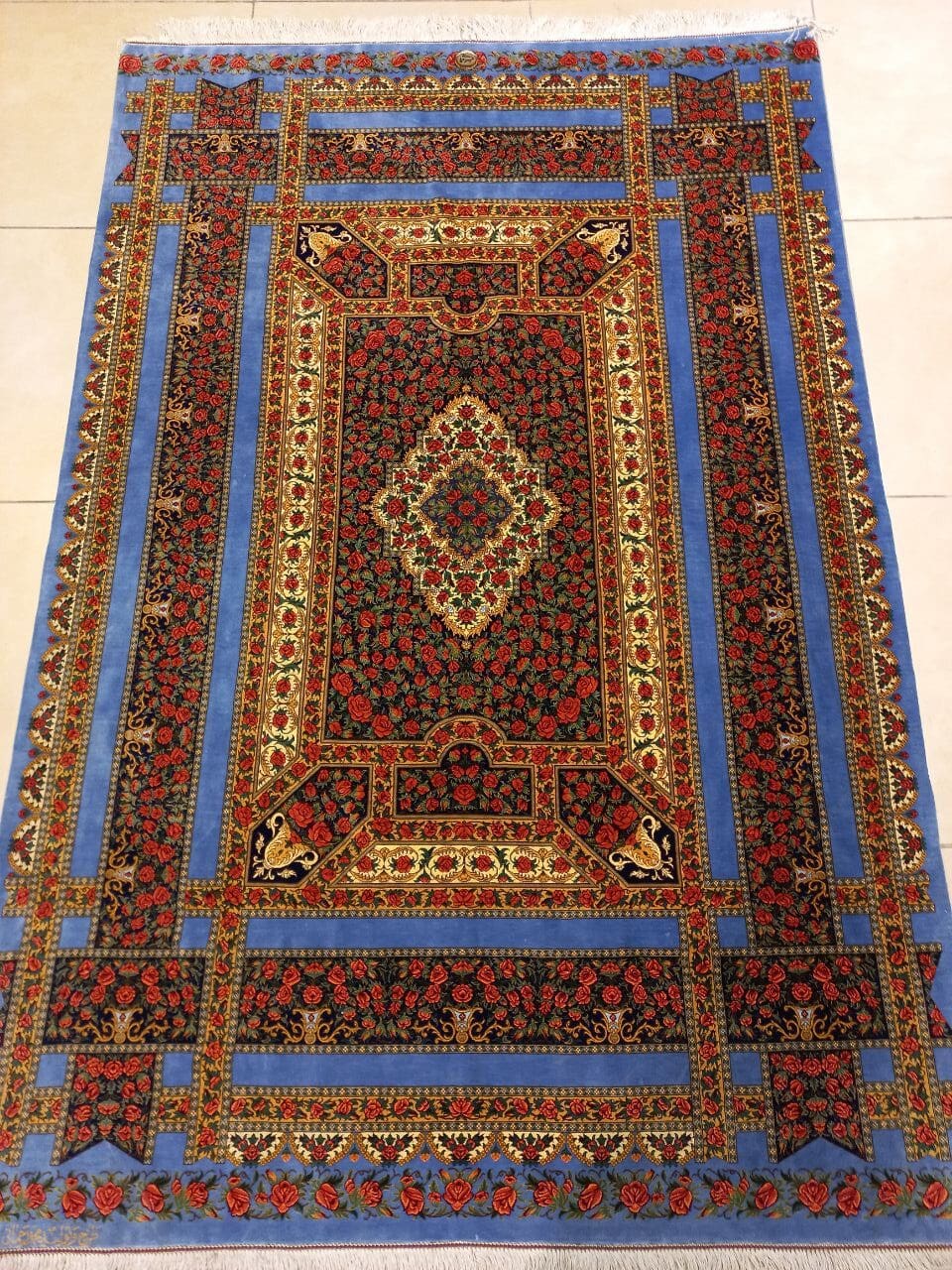 Rahmani Rose Ghom Qom Seidenteppich 46 Pertnerschaft in Europa mit Rahmani Rose Carpet – Der moderne Klassiker der Qom Seidenteppiche