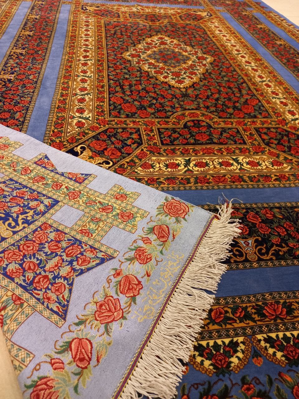 Rahmani Rose Ghom Qom Seidenteppich 47 Pertnerschaft in Europa mit Rahmani Rose Carpet – Der moderne Klassiker der Qom Seidenteppiche